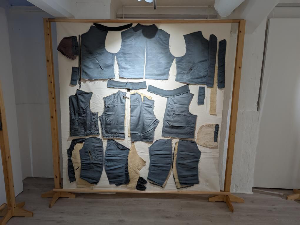 服ヲ掘ル