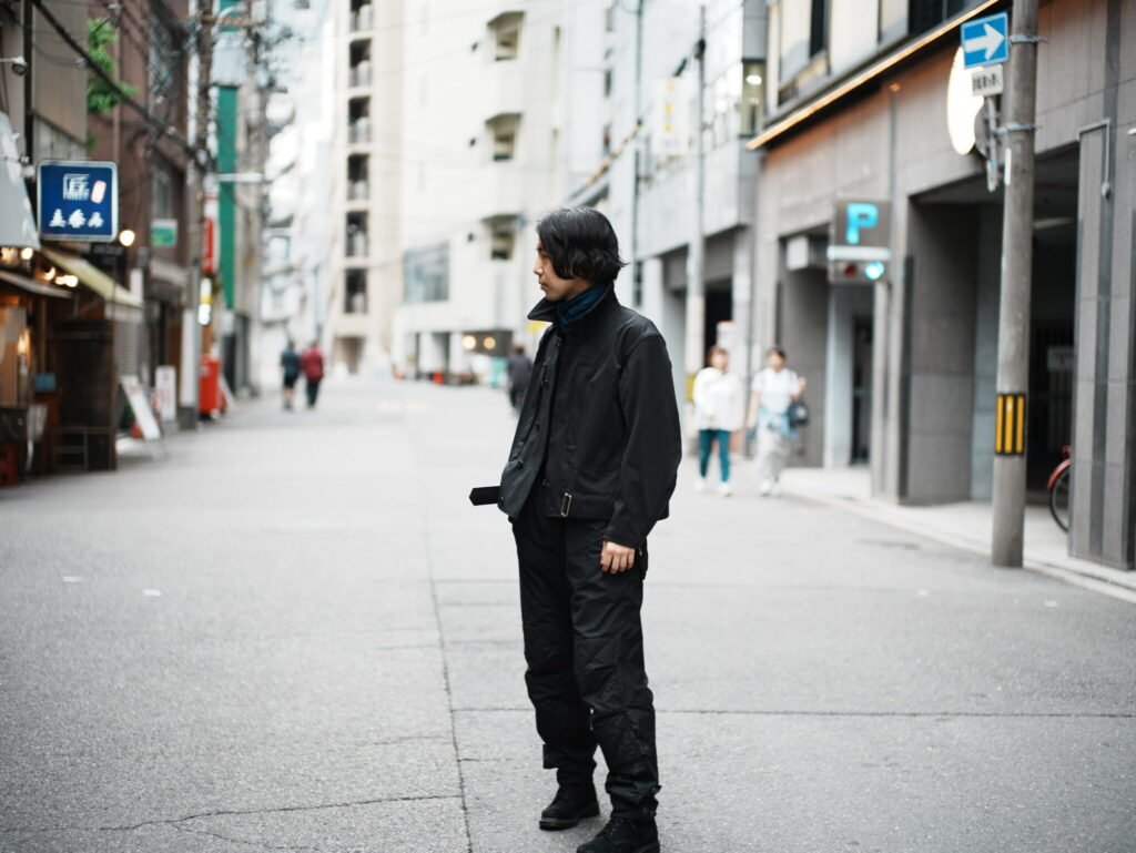 服ヲ掘ル