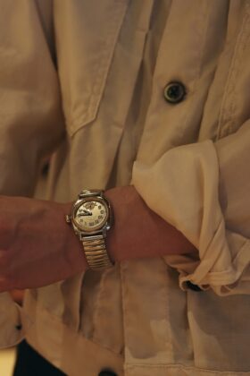 VAGUE&nbsp;WATCHにはロマンのかけらがある。